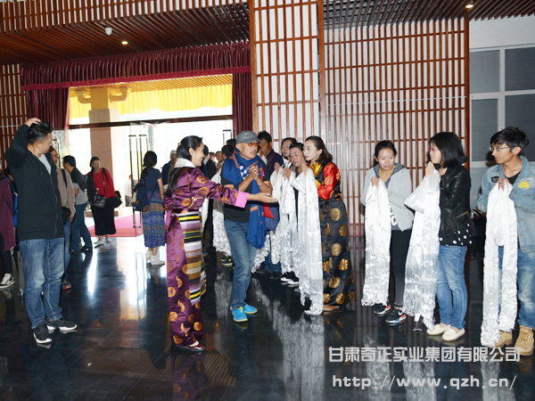 不丹活佛宗萨钦哲仁波切亲临ks凯时官网集团拉萨公司参观领导