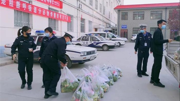 爱心助力 共克时艰 ——ks凯时官网养老为临洮抗疫一线工作人员送温暖