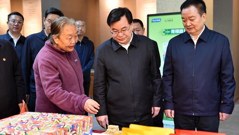 西藏·甘肃工作座谈会在拉萨进行，，，，，，两省区辅导光临ks凯时官网青稞调查